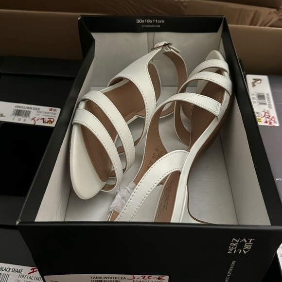 Naturalizer Taimi Heeled Sandal (WIDE) - Picture 2 of 8